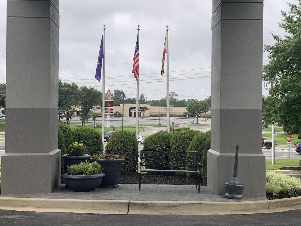 Chesapeake Inn And Suites Lexington Park Patuxent River Naval Air Station California Exterior photo