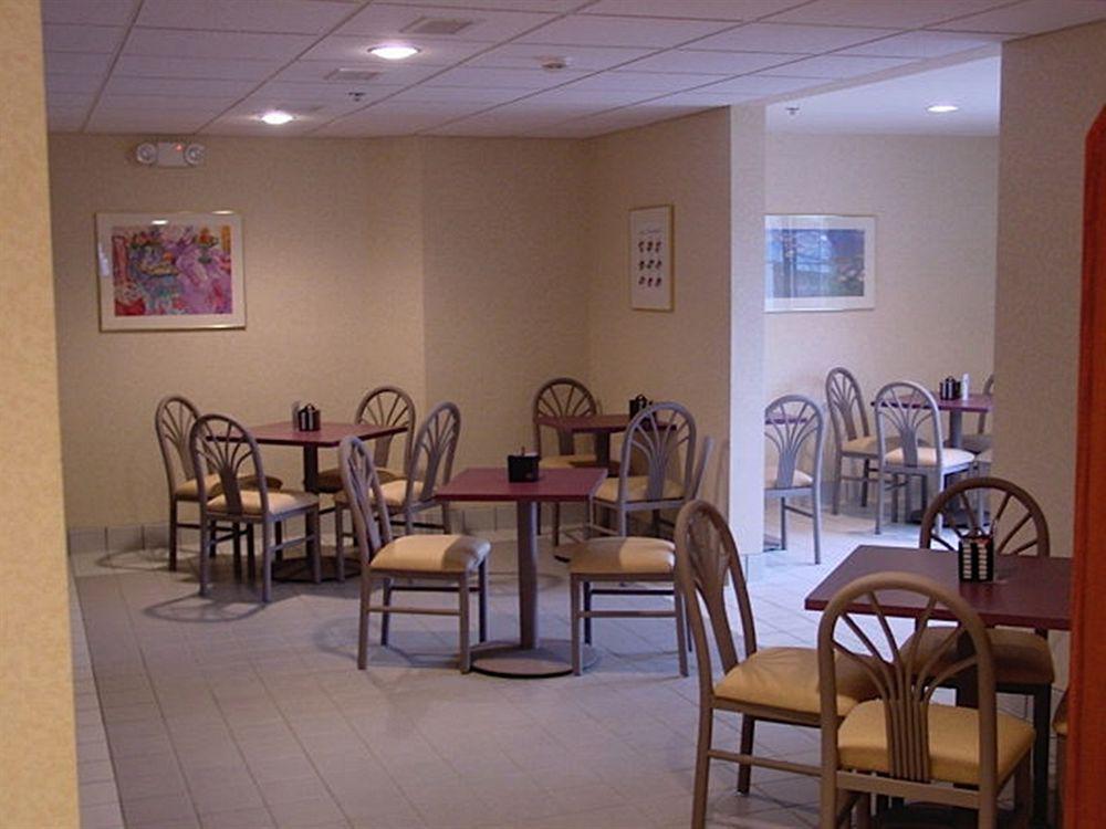 Chesapeake Inn And Suites Lexington Park Patuxent River Naval Air Station California Exterior photo